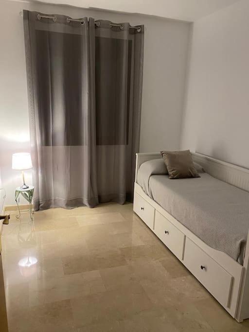 Central Estepona 3 Bed Apt With Pool And Parking エクステリア 写真
